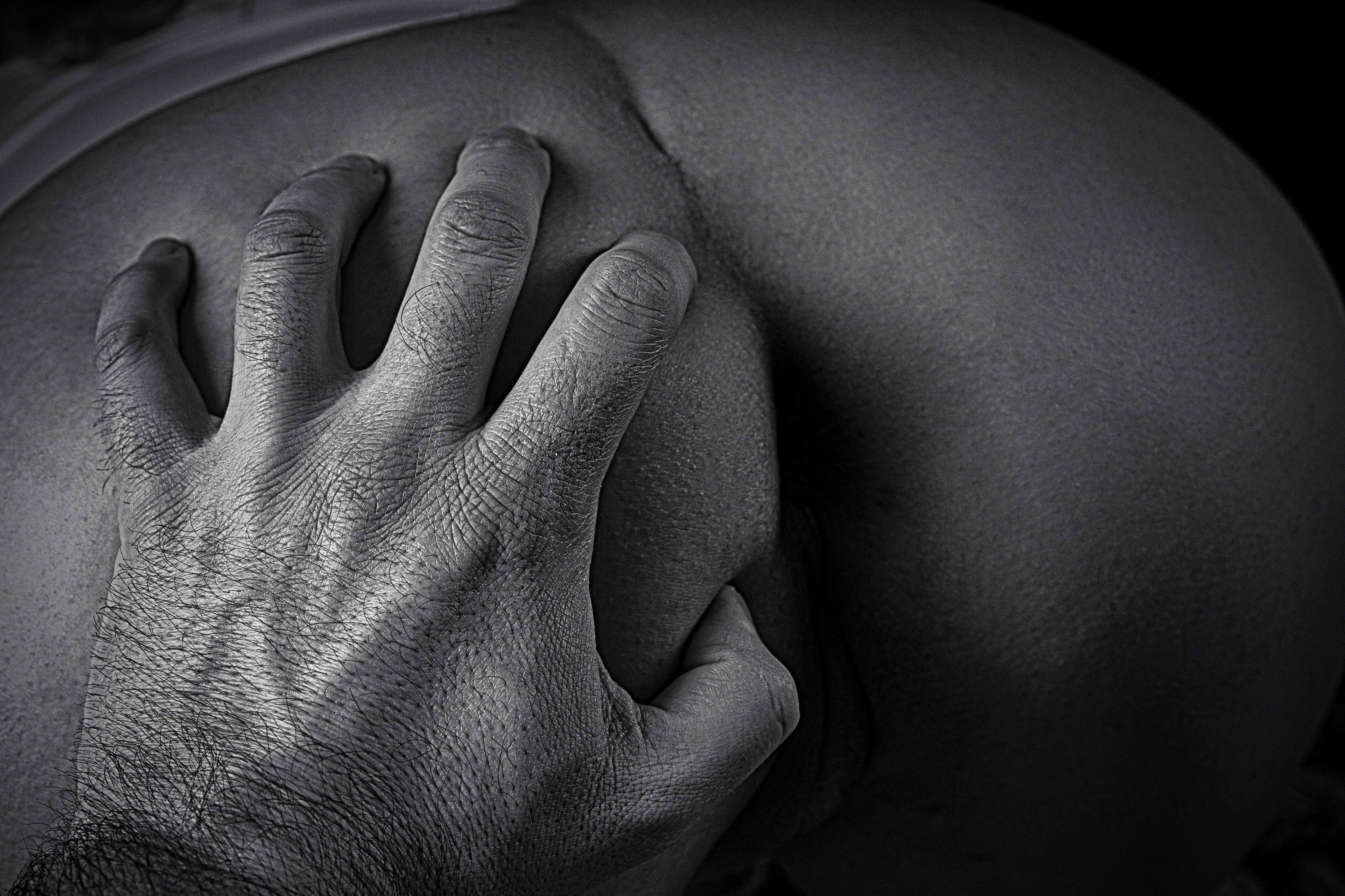 Zmysłowa sesja aktu w parze